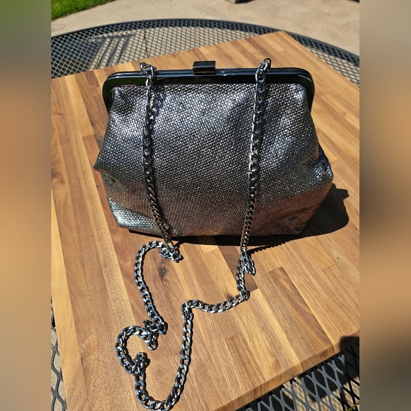 Vittoria Nipoli Genuine Leather Metalic Kiss Lock Silver Chain Evening Bag - Picture 5 of 11